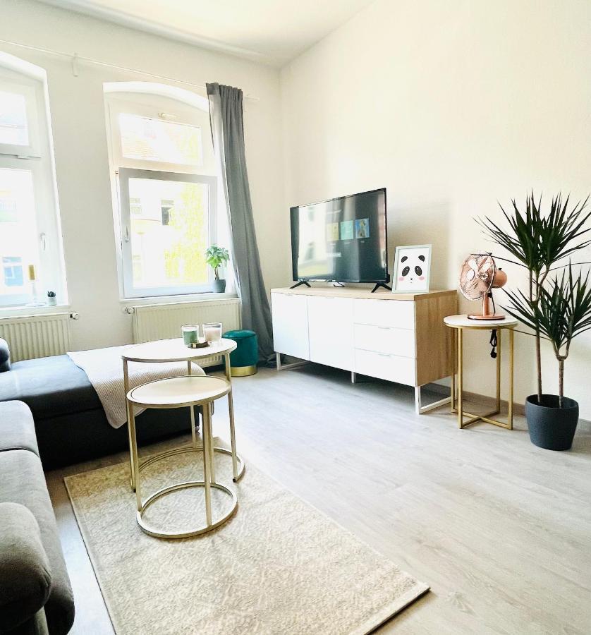 Renoviertes Apartment in zentraler Lage - WLAN, Netflix, Küche und Queensize-Bett für 4 Gäste Érfurt Exterior foto