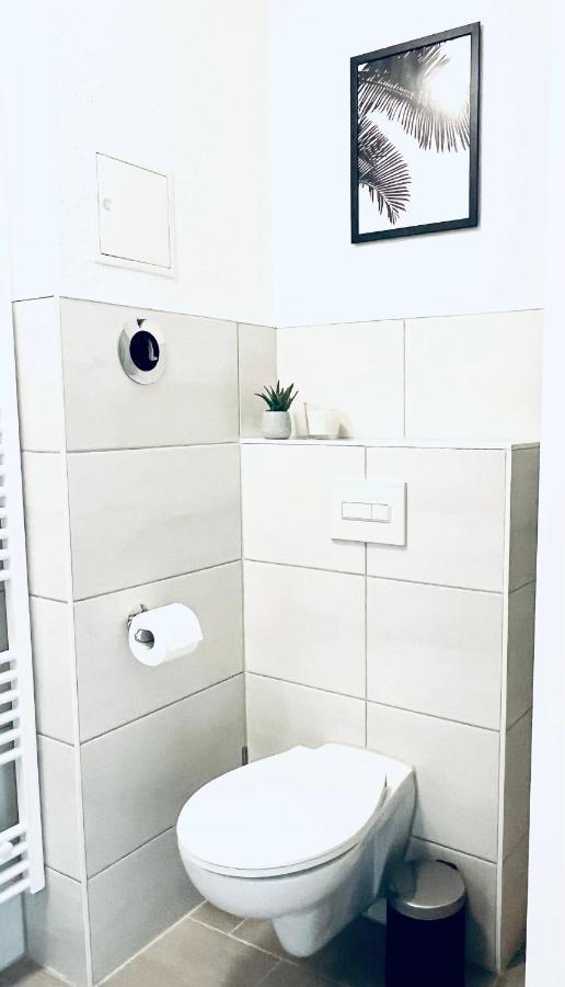 Renoviertes Apartment in zentraler Lage - WLAN, Netflix, Küche und Queensize-Bett für 4 Gäste Érfurt Exterior foto